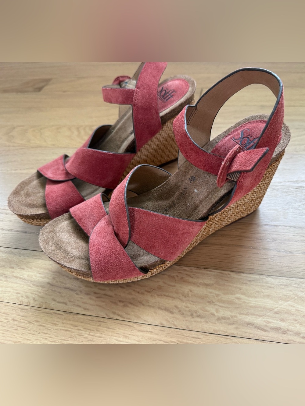 Sofft Size 8.5 Cassidy Suede Wedge Sandals Coral Pink Red
